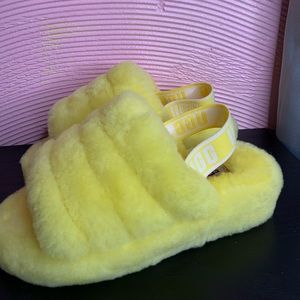 UGG SLIPPERS